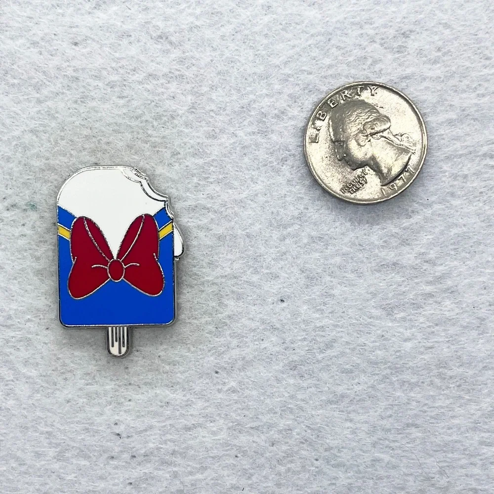 🔮 5/$25 Disney Donald Duck Ice Cream Pin